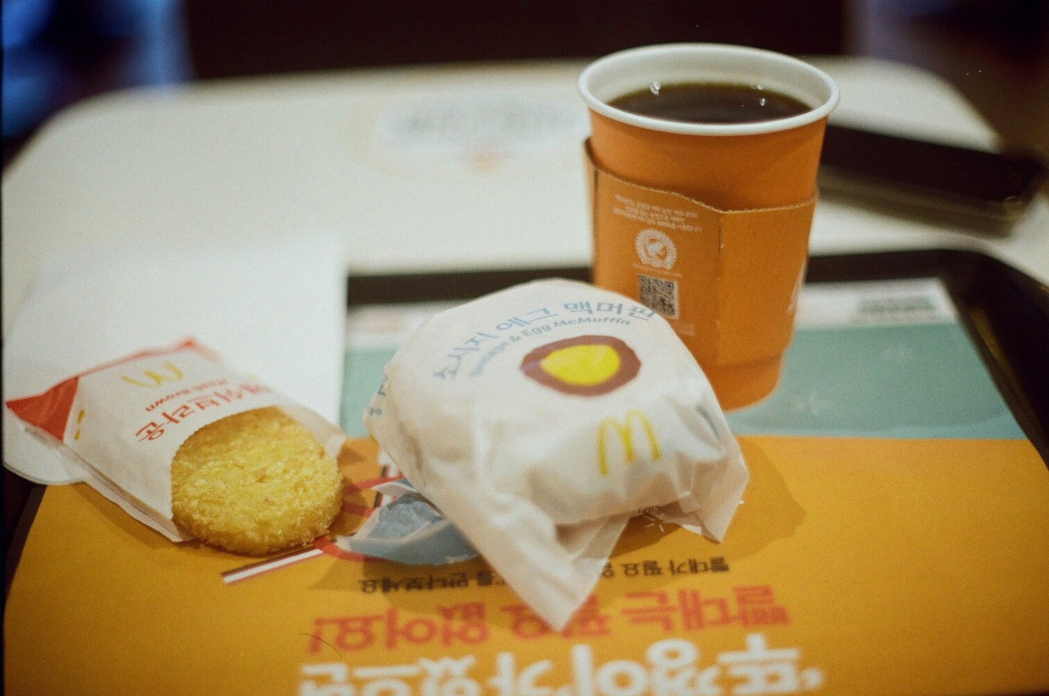 En hash brown och en burgare.